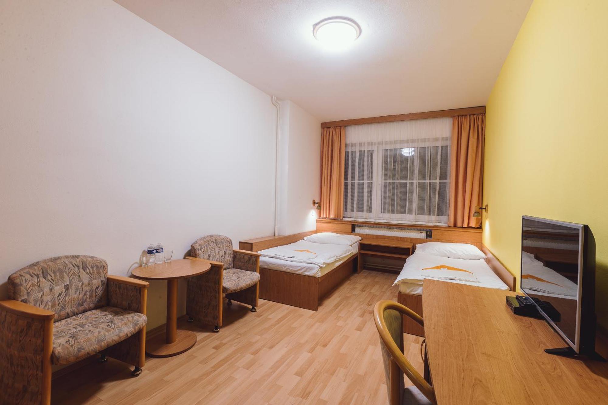 Hotel Annahof Domasov ภายนอก รูปภาพ